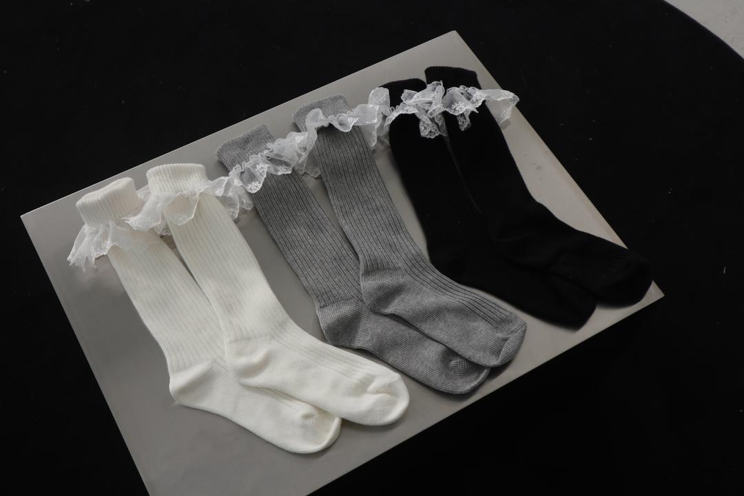 BABE LACE KNEE SOCKS