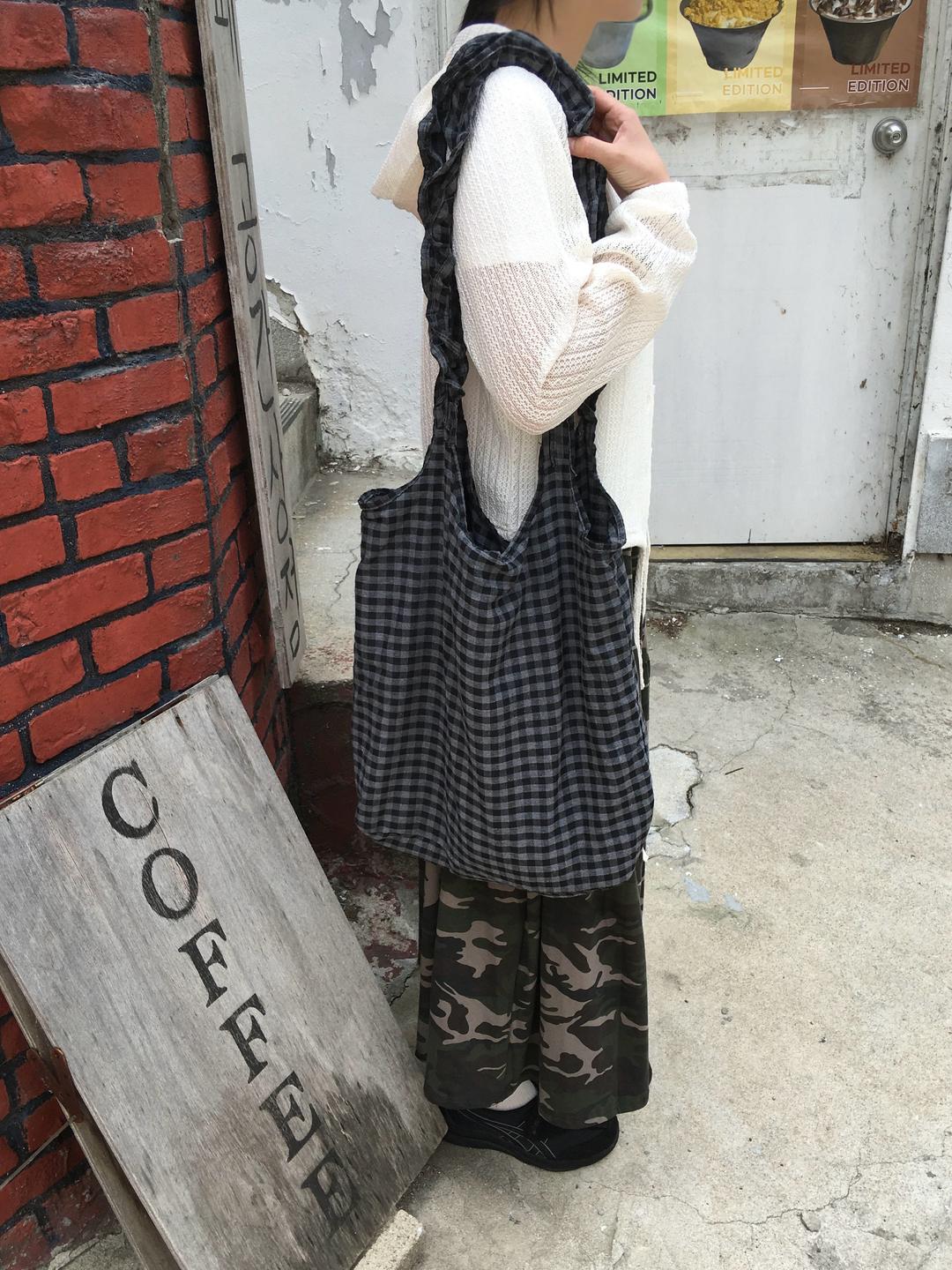 FRILL CHECK BAG (CHARCOAL)