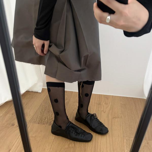 Dot Sheer Knee-Hi - black