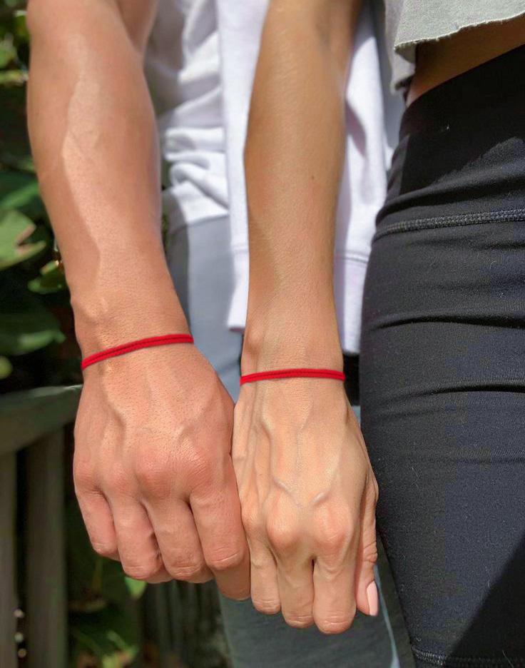 Solid red knot bracelet