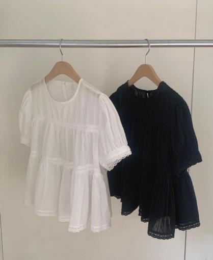 [MUNIATE] liter 리터 올슨 레이스 블라우스 도트 셔링 반팔 bl