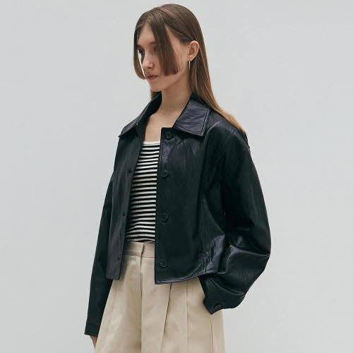 클래식한 디자인이 매력적인 레더 자켓