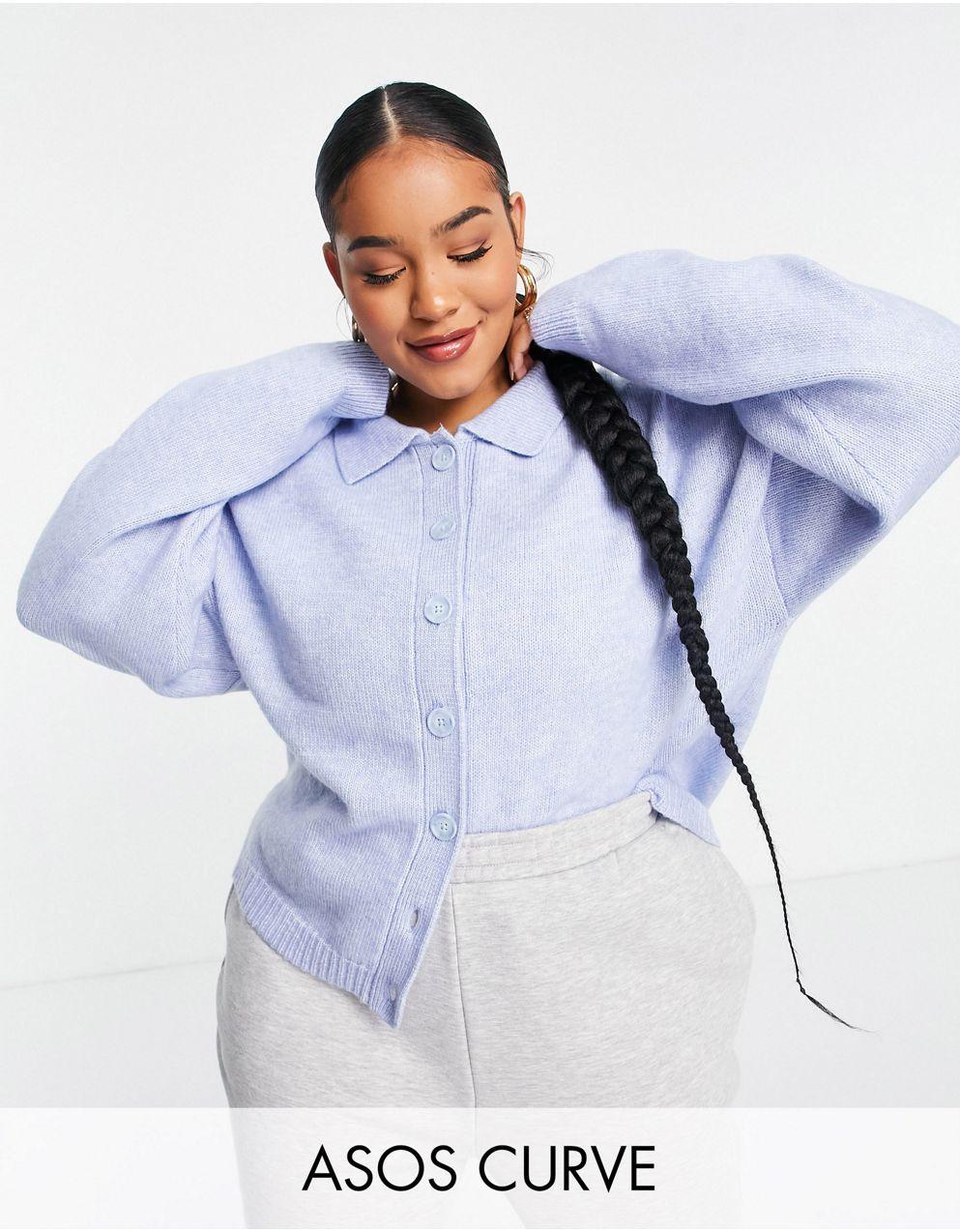 ASOS DESIGN 카라와 블루 색상의 앞면 버튼이 있는 커브 카디