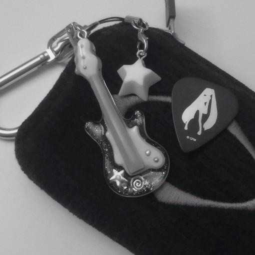 [JADU⋆자두] twinkle guitar keyring (2types)
