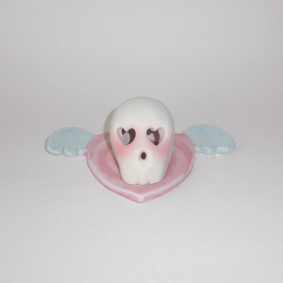 Skull in love incense holder No.2 (luster)