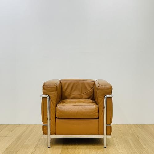 까시나 LC2 Armchair (LC2 암체어)