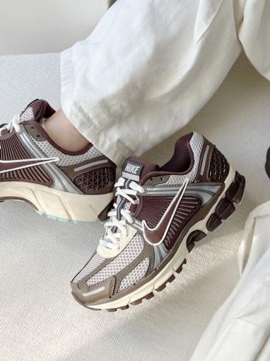 나이키 우먼스 줌 보메로5 오트밀 브라운 어스 포실 어글리슈즈 메쉬