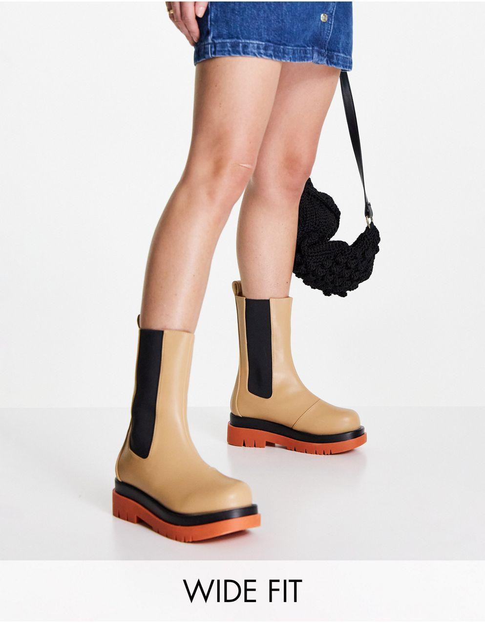 RAID 와이드 핏 네빌 풀온 카프 부츠, 카멜 색상의 콘트라스트 솔