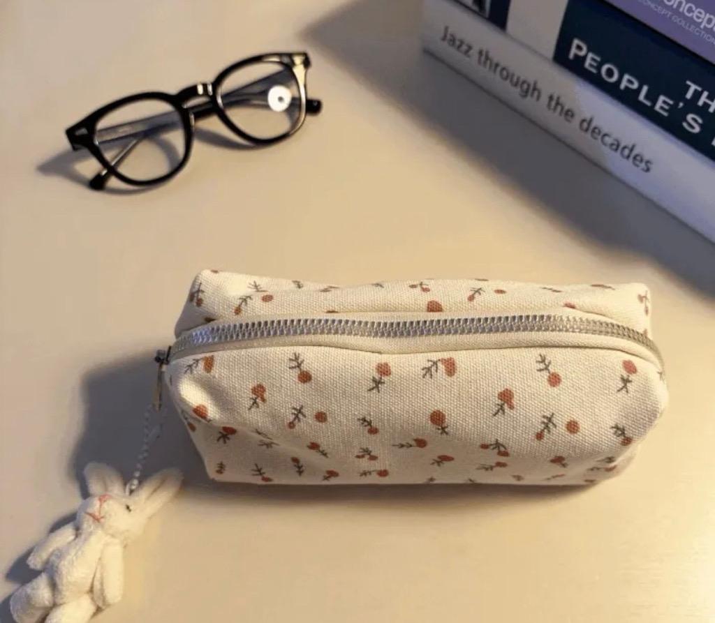 [당일발송🔥토끼키링]🐰귀여운 체리토끼필통🐰 토끼키링서비스🍒 화장품 파우치 천필통 학용품 친구 생일선물 우정 커플템