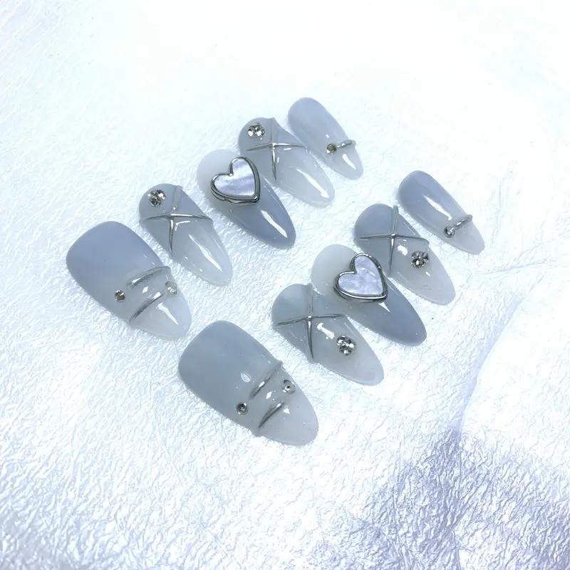 10개 우아한 블루 & 화이트 옴브레 프레스온 네일 하트 & 리본 악센트 - 중간 아몬드 모양, 광택 마감, 튼튼한 & 시크한 핸드메이드 네일 아트 세트, 트렌디한 여성용 네일 아트 참