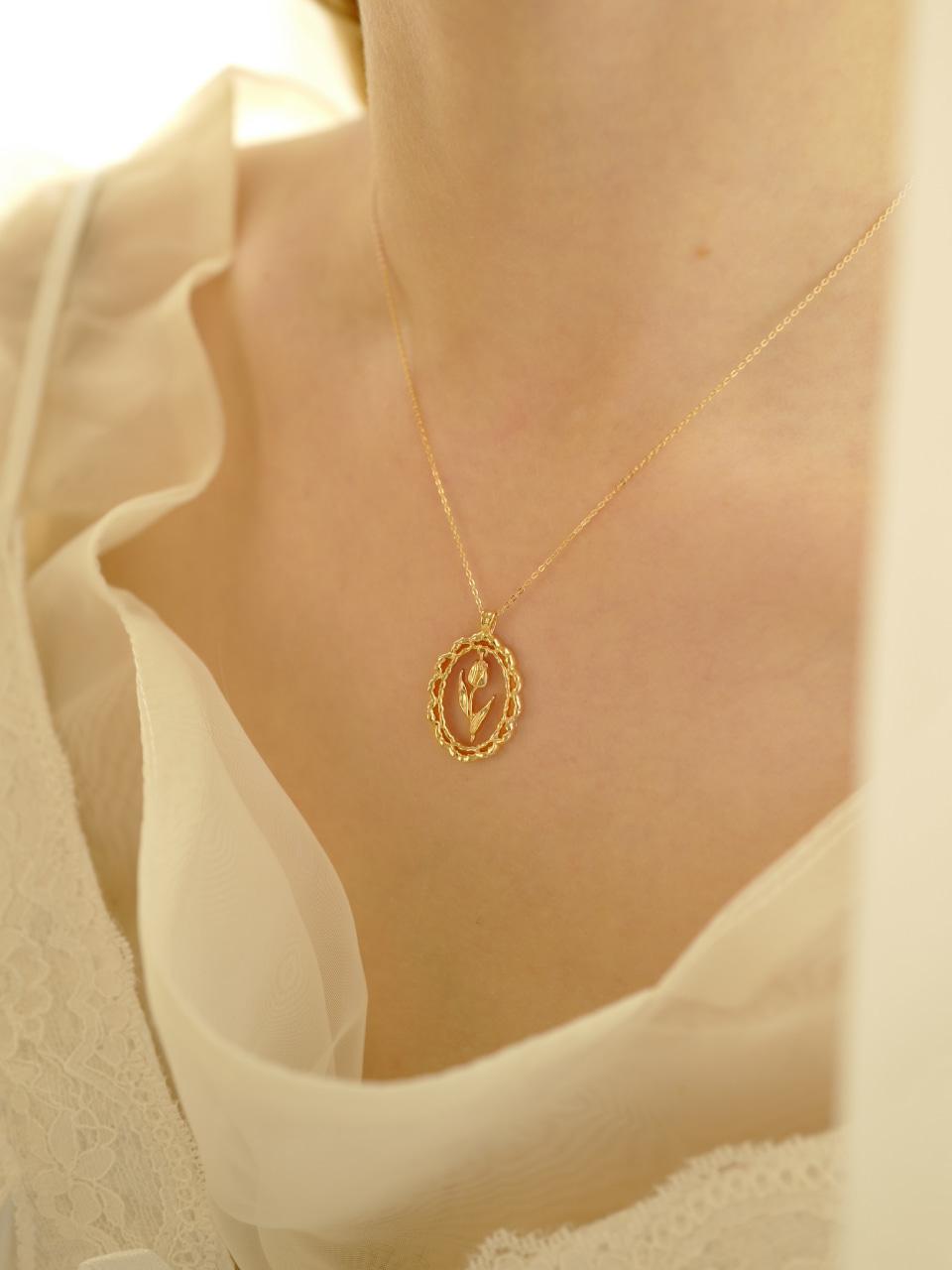 tulip lace frame necklace