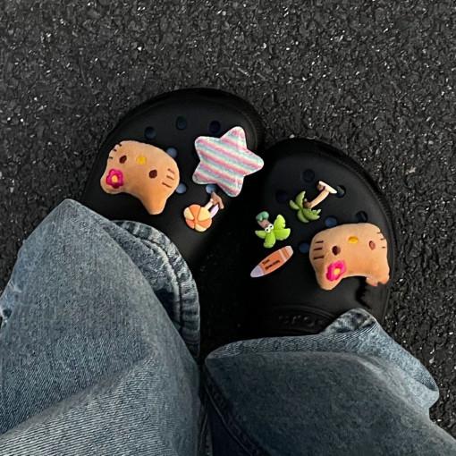 헤르츠룸 Summer kitty crocs deco 크록스 지비츠 세트 인형 하와이 키티 검정