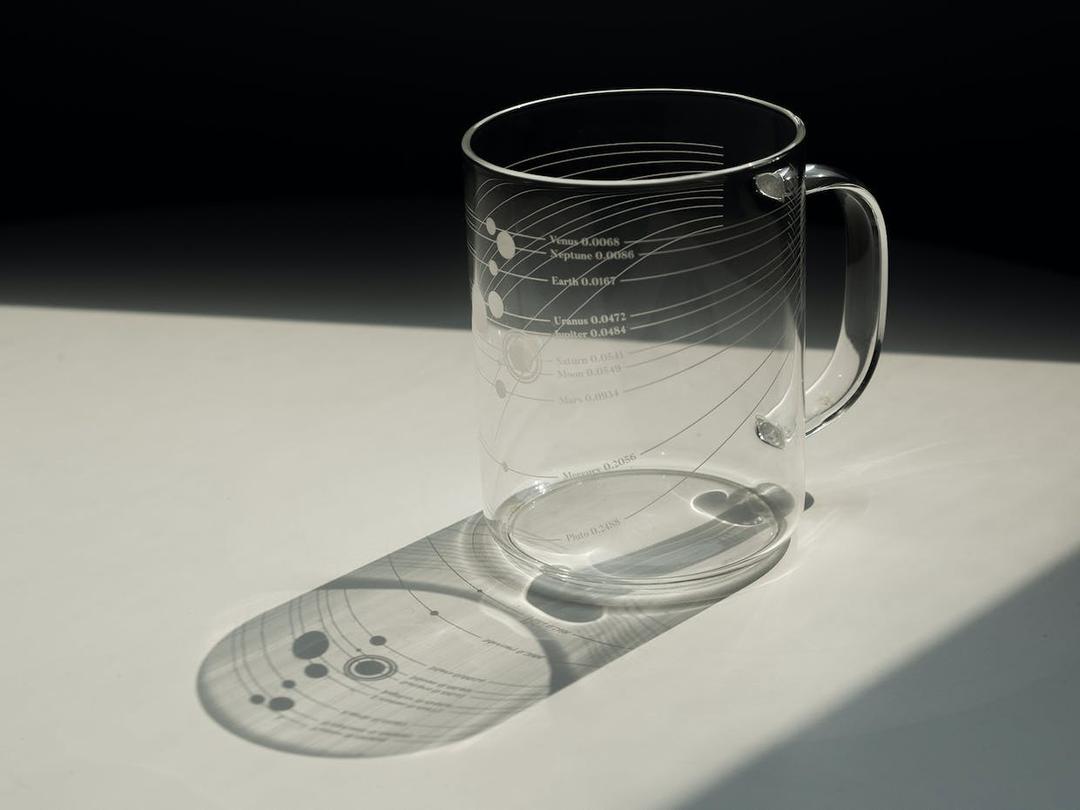 불완전에서 얻는 해답 '궤도 유리잔'