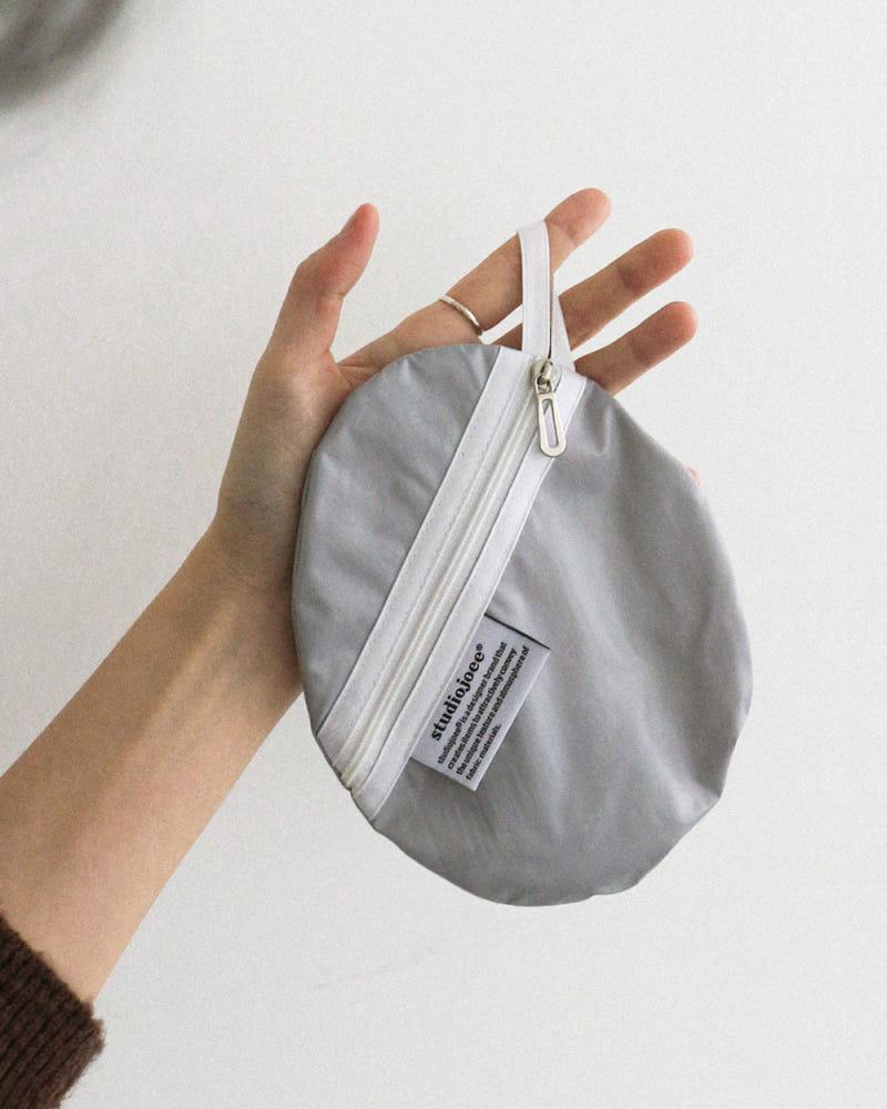 오벌 오브제 파우치백 실버 / 원형 라운드 지퍼파우치 여행용 화장품 여성용품 패브릭 스트랩 파우치