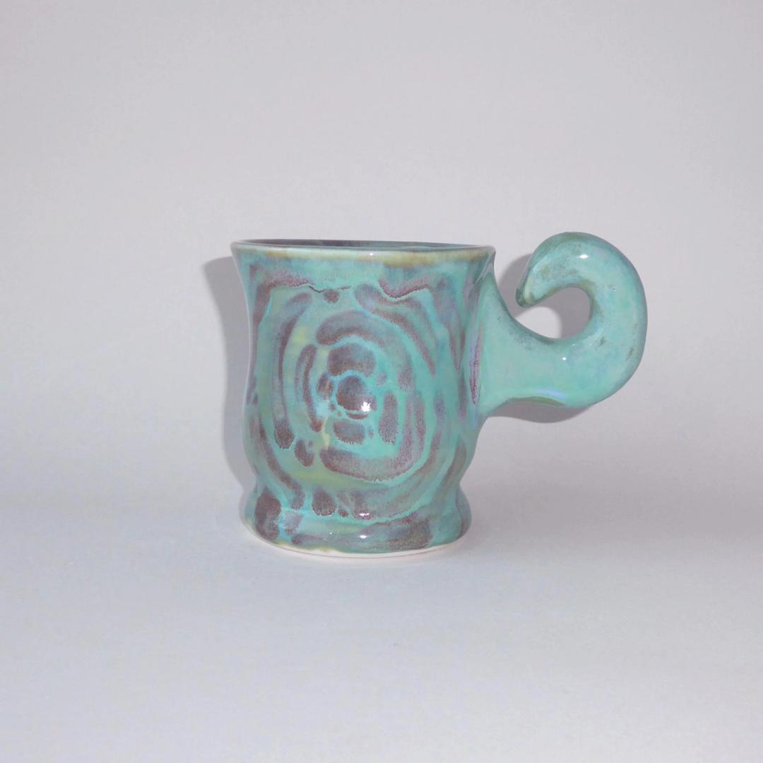 whale handle spiral dots cup (gold)
