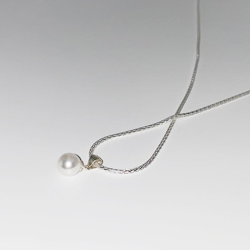 Retro Pearl Necklace