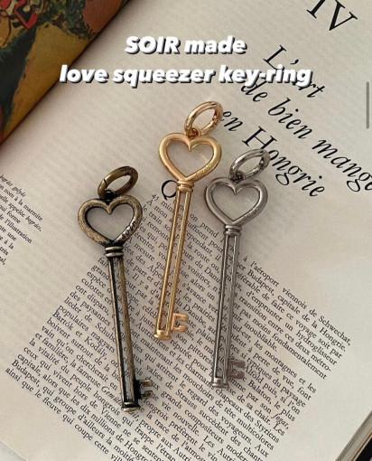 [soir made] 스퀴저 키링 (3colors) 튜브링거 튜브짜개 핸드크림 선물 : 스와