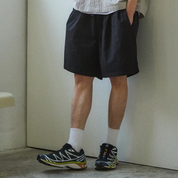 [캐피디자인] TWO TUCK WIDE HALF PANTS (BLACK)