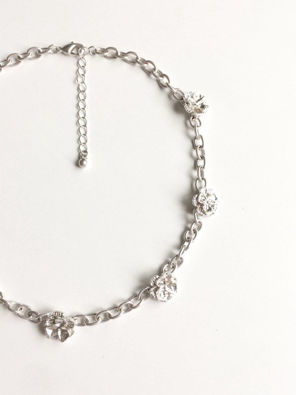 seven flower necklace