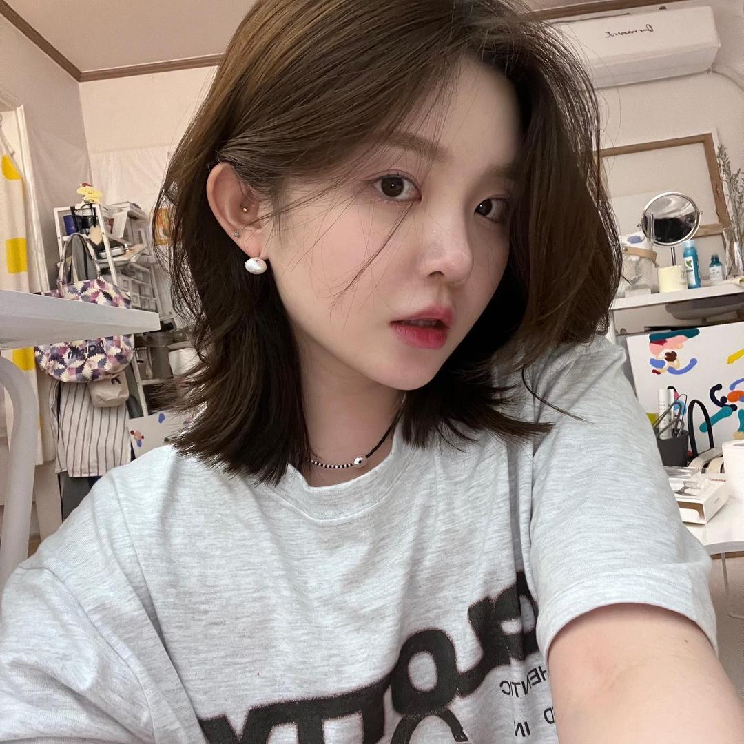  deeptwinkles #협찬 이긴 한데요.. 진짜 자주 끼고 다님 진짜… 여러븐 라이브에서 많이 물어보셨던 팔찌도 여기꺼…목걸이도 쫀예… 🖤✨