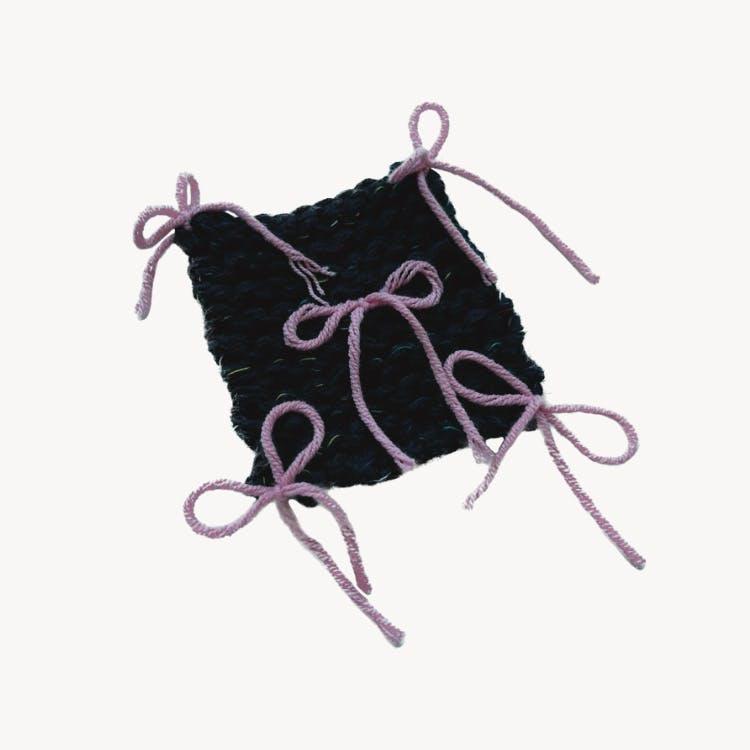 Ribbon detail coaster