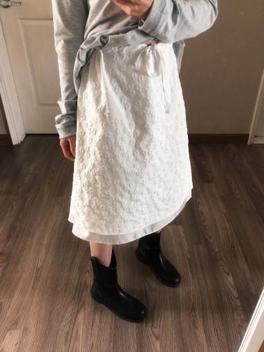 블라썸 엠보 미디스커트 (2colors)