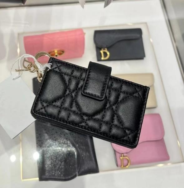 디올 DIOR Lady Dior Jasmine 카드 지갑 S0074ONMJ_M900 - 라비앙로즈 온라인 명품아울렛