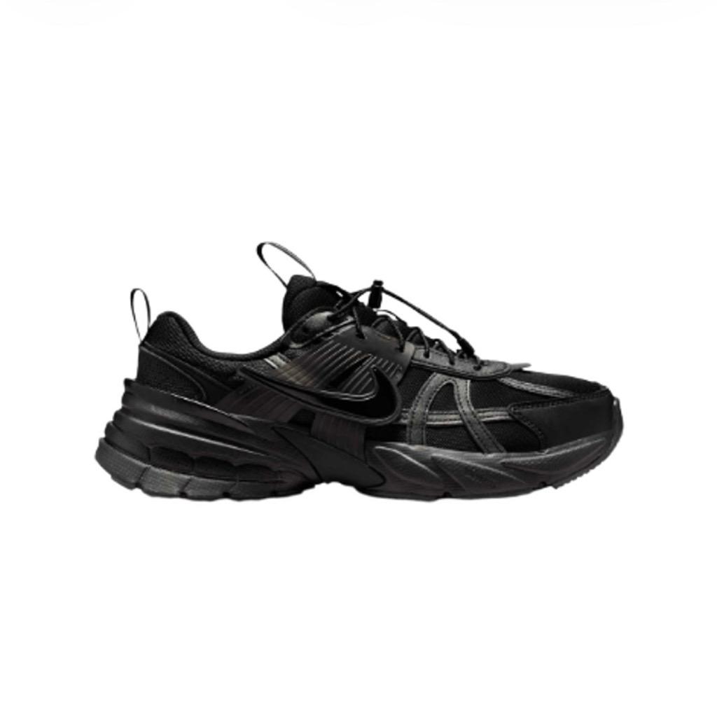 나이키 에어맥스 SNDR 고어텍스 블랙 앤 다크 스모크 그레이