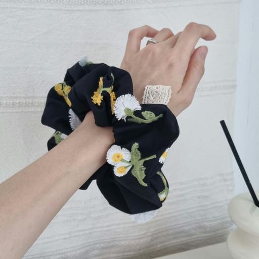 데이지 자수 헤어슈슈 스크런치(아이보리,블랙)