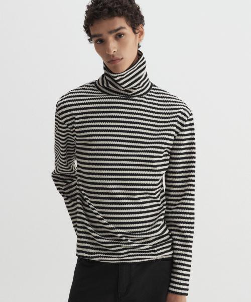 텍스처 스트라이프 터틀넥 블랙