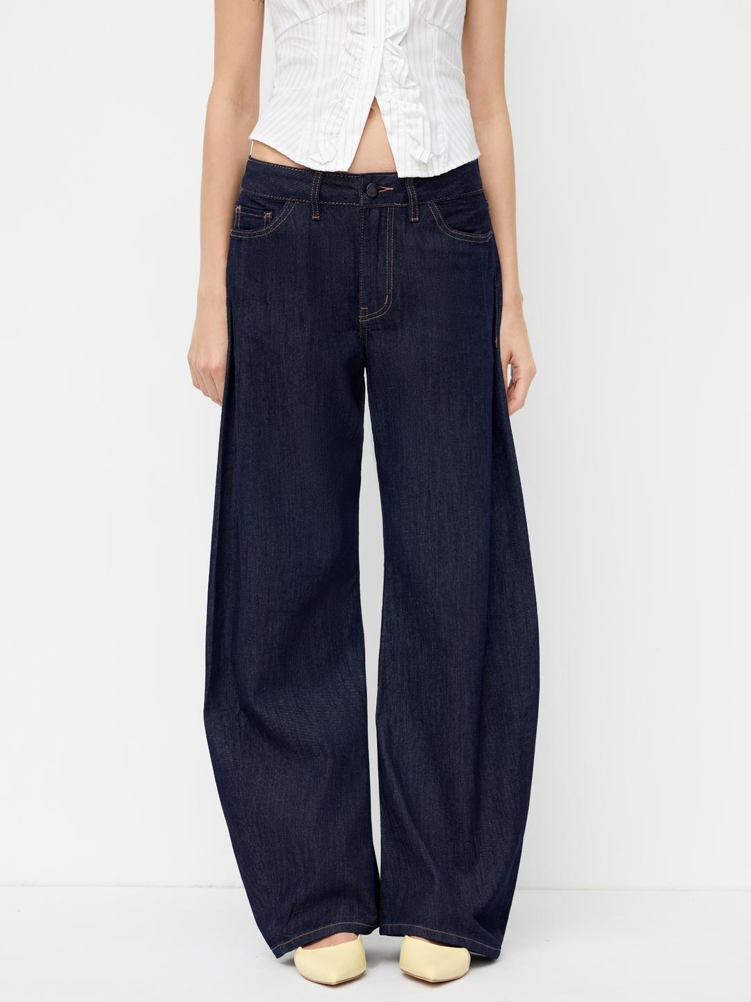 Denim Low Rise Solid Pocket Barrel-leg Jeans