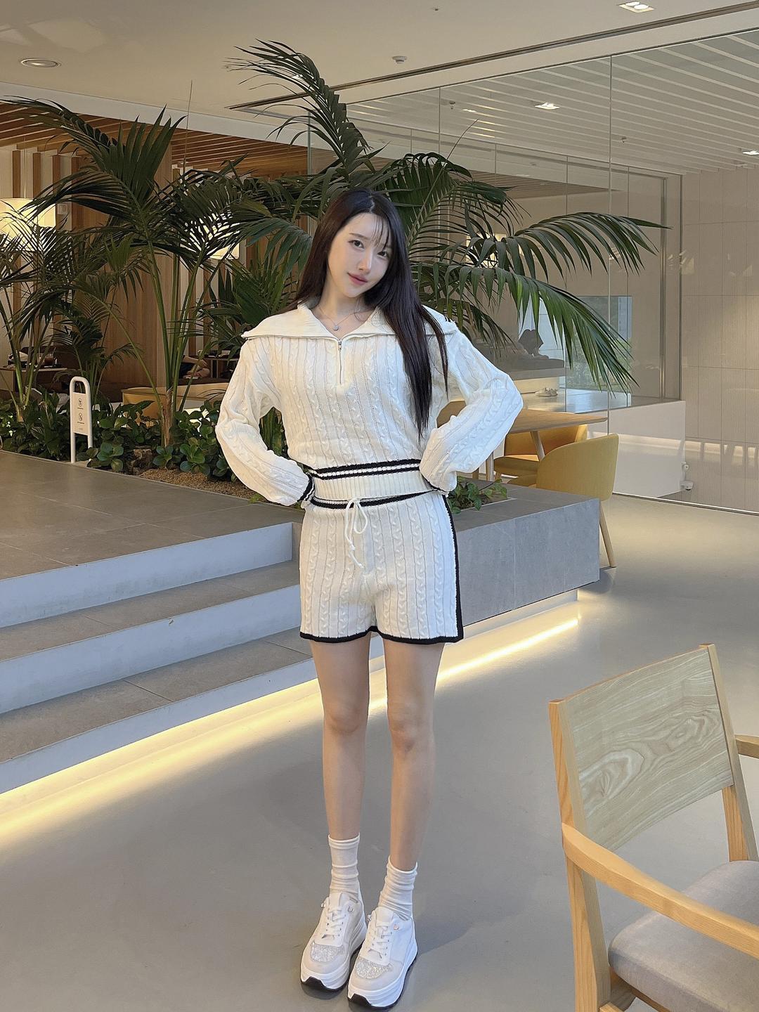 세라 배색 꽈배기 트레이닝 니트 반바지 세트 (수입)