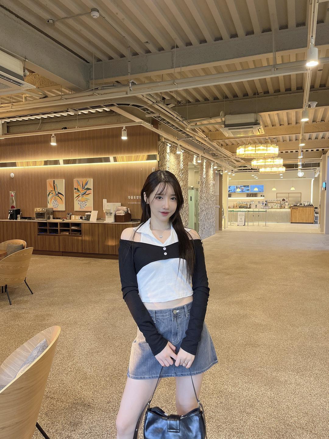 오프숄더 배색 레이어드 홀터 카라 니트 (강추!)