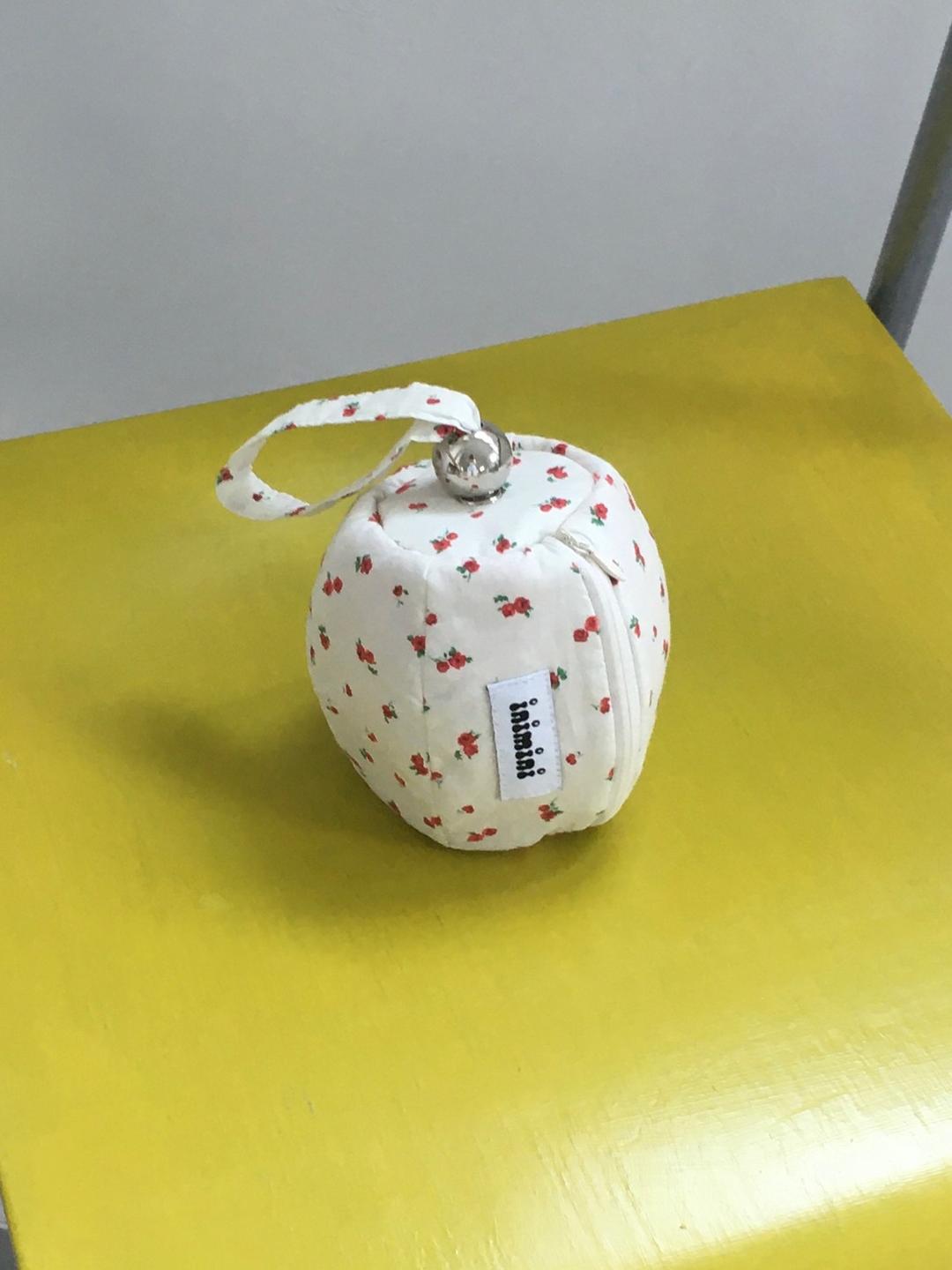 inimini 'O\' pouch flower