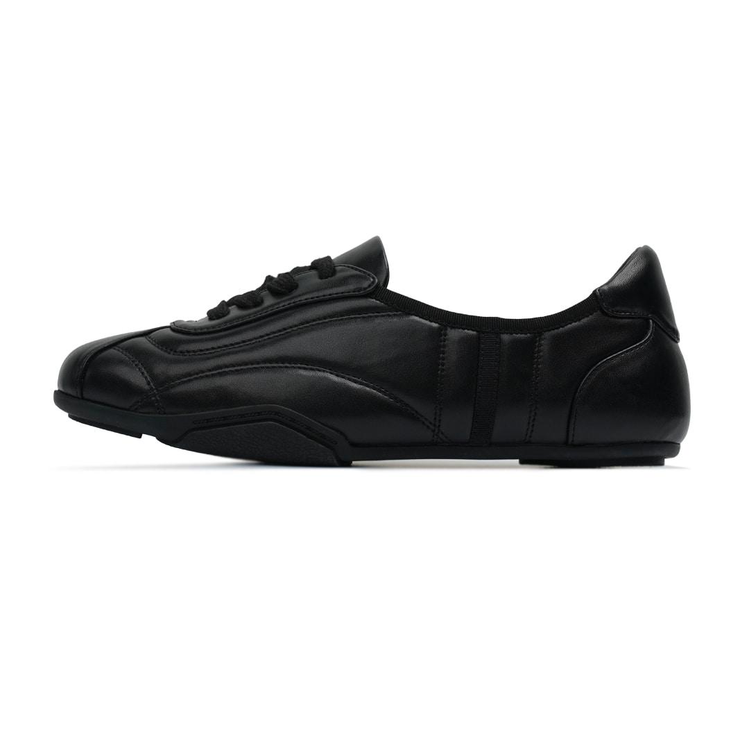 r. 901  whispering sneakers  /  black