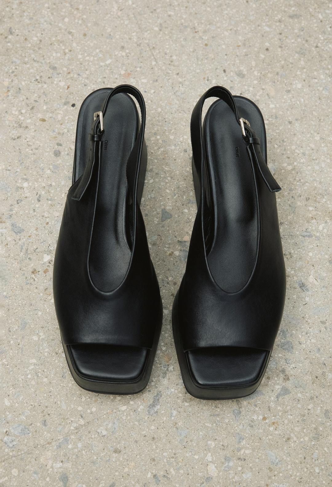 레더 플랫폼 샌들