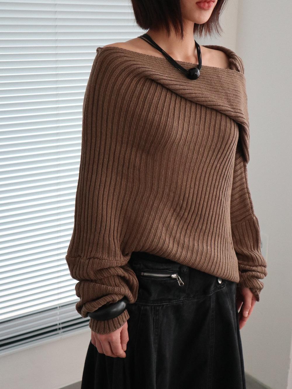 Off-shoulder Hood Knit