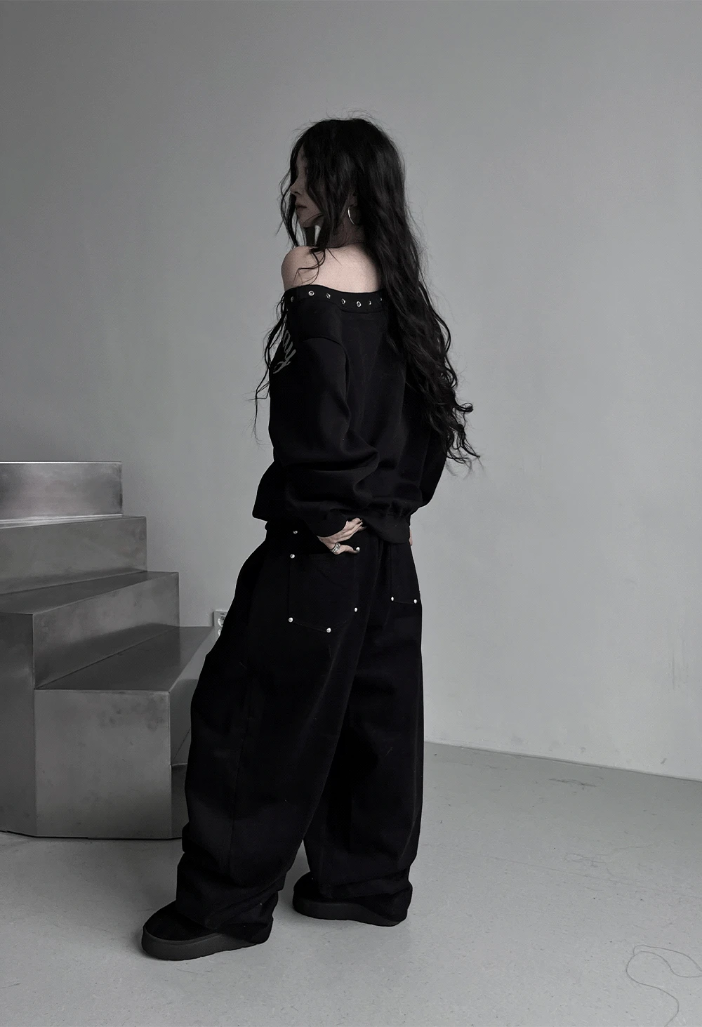 [unisex / 피치기모] back rivet wide pants