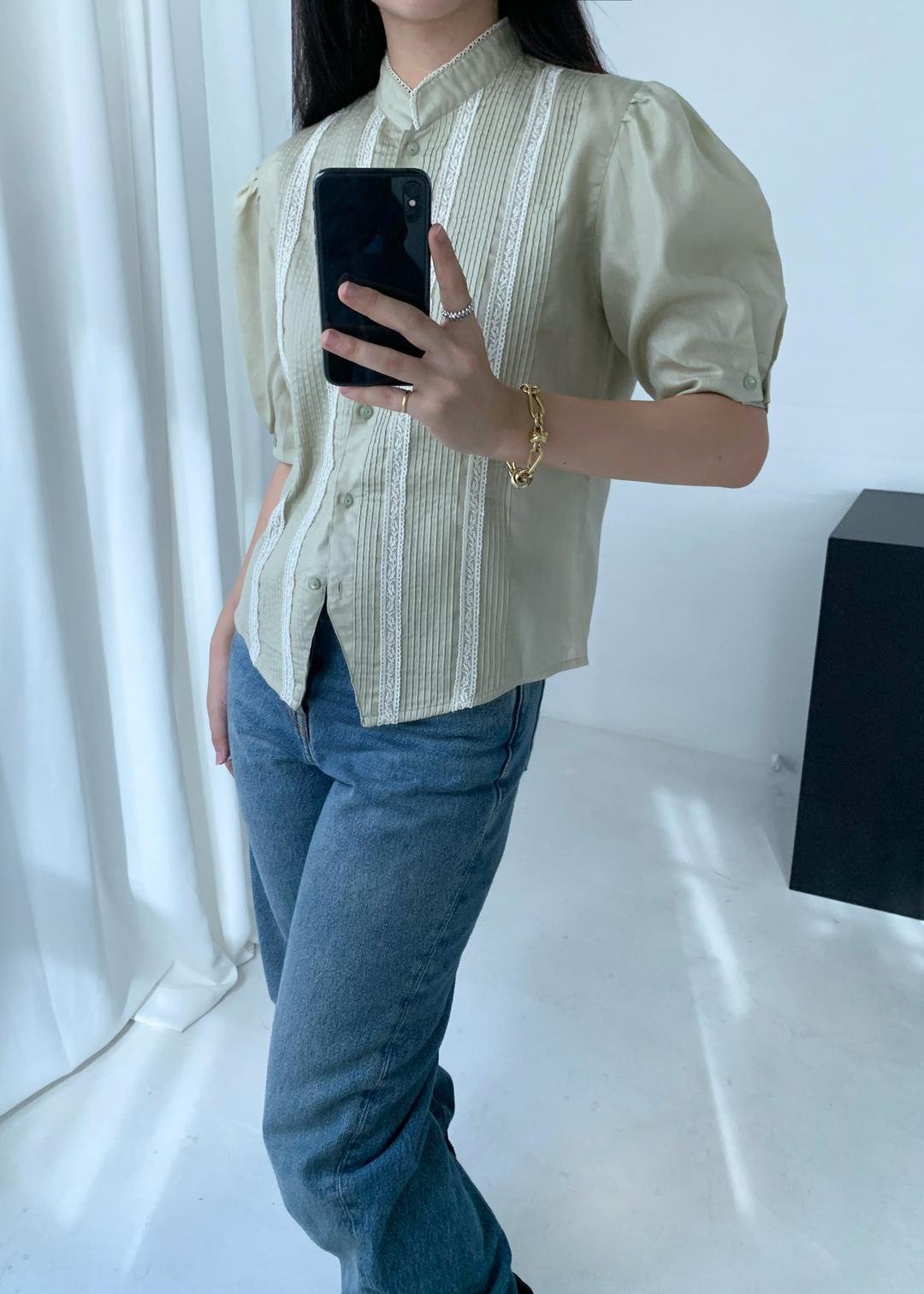 [vintage] Puffed Sleeve Lace Blouse