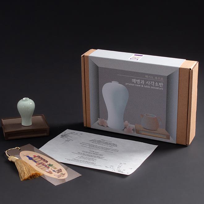 매병과 사각탁자 오브제